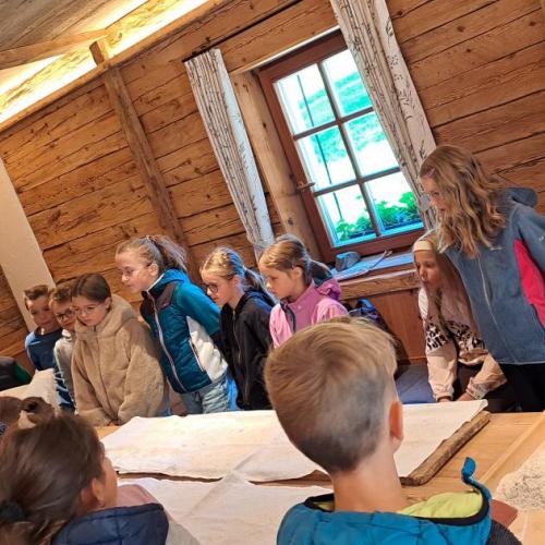 Projekttag mit der Partnerschule Antholz Mittertal - "vom Getreide zum Brot"