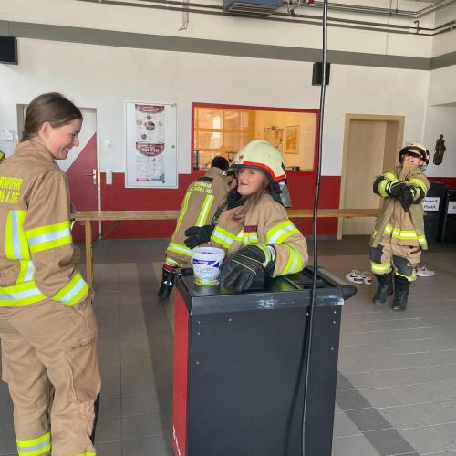 Besuch bei der Jugendfeuerwehr_2a+3a_2026