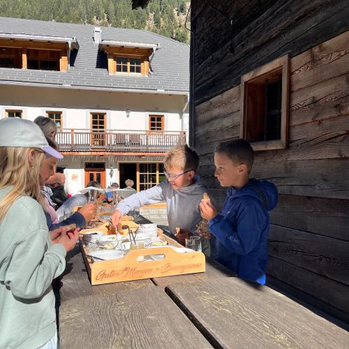 Projekttag in Antholz_4. Schulstufen VS Deftal und Partnerschule Antholz/Mittertal