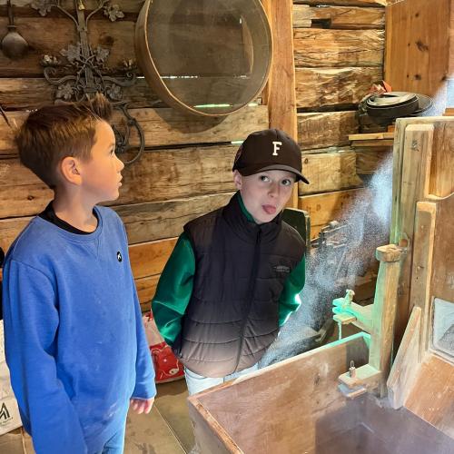 Projekttag in Antholz_4. Schulstufen VS Deftal und Partnerschule Antholz/Mittertal