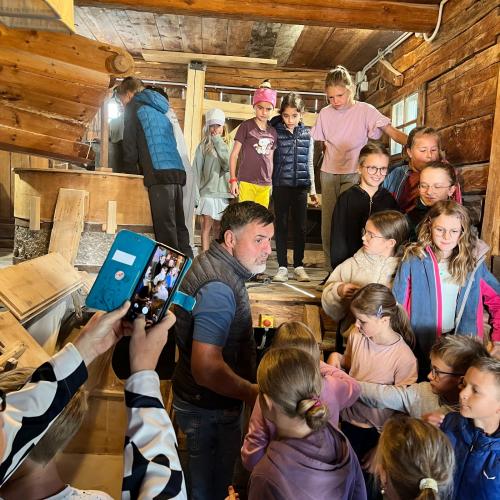 Projekttag in Antholz_4. Schulstufen VS Deftal und Partnerschule Antholz/Mittertal