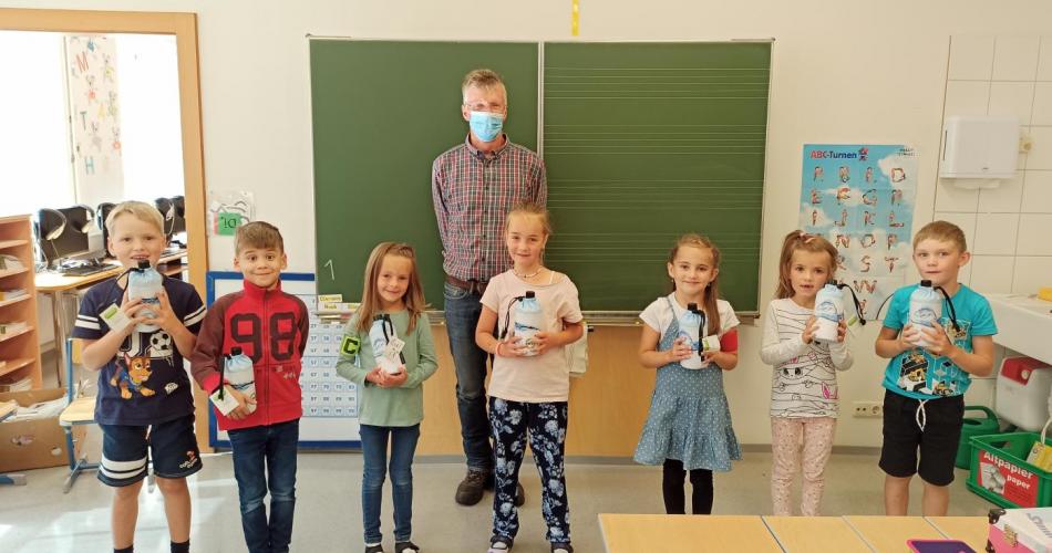 Emil-Trinkflaschen-Übergabe St. Veit